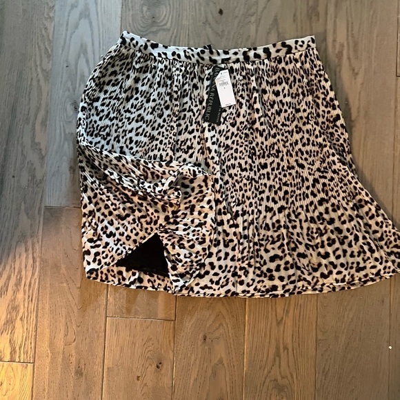 Banana Republic Dresses & Skirts - NWT Banana Republic  Leapord Print Swing Skirt, Size 6, Lined Skirt, Dress Skirt